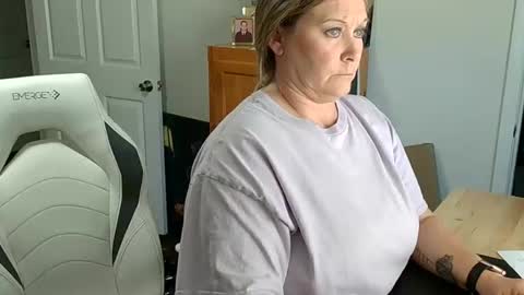 Snapshot of curiouscouple3143 chatting on 02-03-25, 06:28 curious couple online show from 02-03-25, 06:28