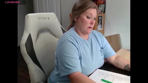 Snapshot of curiouscouple3143 chatting on 02-13-25, 03:03 curious couple online show from 02-13-25, 03:03