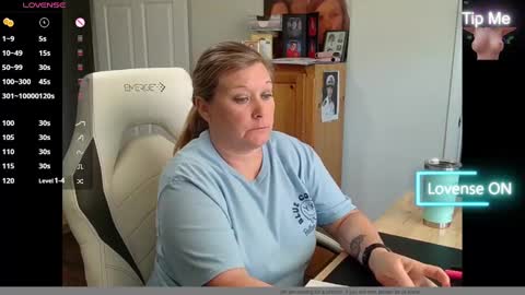 Snapshot of curiouscouple3143 chatting on 02-25-25, 03:38 curious couple online show from 02-25-25, 03:38