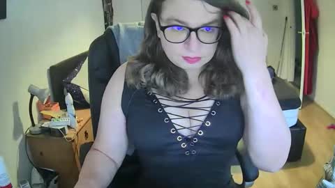 Snapshot of curleyshirley chatting on 09-14-25, 02:27 Shirley online show from 09-14-25, 02:27