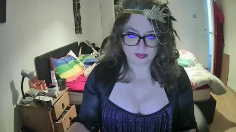 Snapshot of curleyshirley chatting on 11-02-25, 10:23 Shirley online show from 11-02-25, 10:23