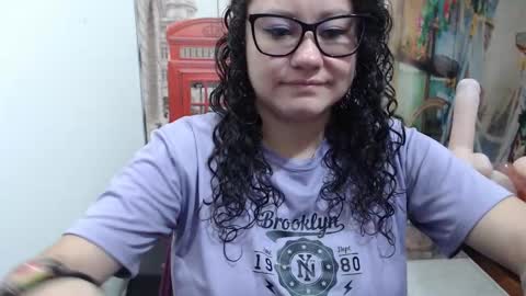 Snapshot of curly_greeneyed chatting on 10-21-25, 07:14 Vannesa online show from 10-21-25, 07:14