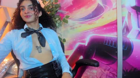 Snapshot of curlyrose_ chatting on 12-12-24, 12:38 Rose online show from 12-12-24, 12:38