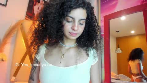 Snapshot of curlyrose_ chatting on 01-07-25, 01:38 Rose online show from 01-07-25, 01:38