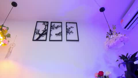 Snapshot of curlyrose_ chatting on 02-13-25, 10:54 Rose online show from 02-13-25, 10:54