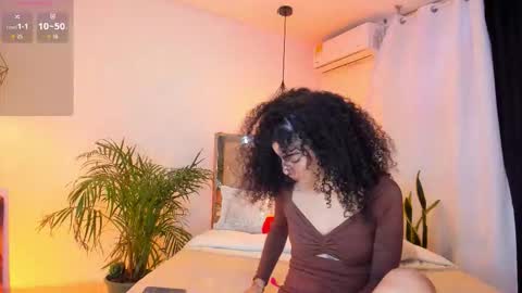 Snapshot of curlyrose_ chatting on 10-15-25, 10:21 Rose online show from 10-15-25, 10:21