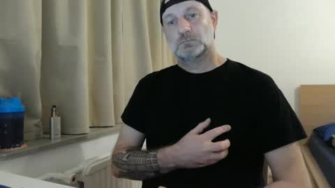 Snapshot of curman85 chatting on 12-27-24, 06:46 Curman85 online show from 12-27-24, 06:46