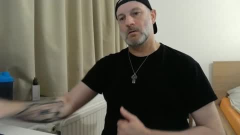 Snapshot of curman85 chatting on 02-02-25, 12:09 Curman85 online show from 02-02-25, 12:09