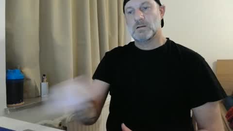 Snapshot of curman85 chatting on 02-18-25, 11:41 Curman85 online show from 02-18-25, 11:41