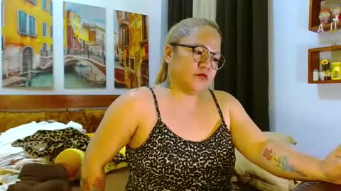 C H E R R Y  online show from 01-12-25, 07:32