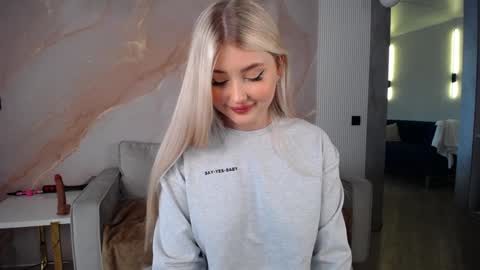 Kira  online show from 01-22-25, 08:07