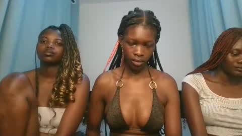 Snapshot of cute_angel11 chatting on 11-03-25, 10:10 angel online show from 11-03-25, 10:10