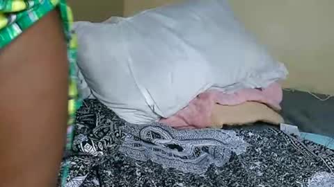 V EE online show from 03-05-25, 01:06