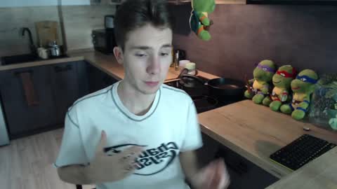 Snapshot of cute_brian chatting on 12-06-24, 12:16 Im Brian online show from 12-06-24, 12:16