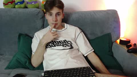 Snapshot of cute_brian chatting on 01-24-25, 12:52 Im Brian online show from 01-24-25, 12:52