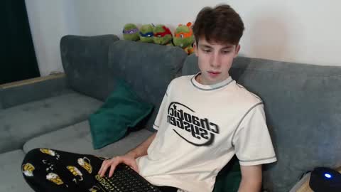 Snapshot of cute_brian chatting on 02-11-25, 12:37 Im Brian online show from 02-11-25, 12:37