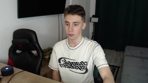 Snapshot of cute_brian chatting on 02-18-25, 03:10 Im Brian online show from 02-18-25, 03:10