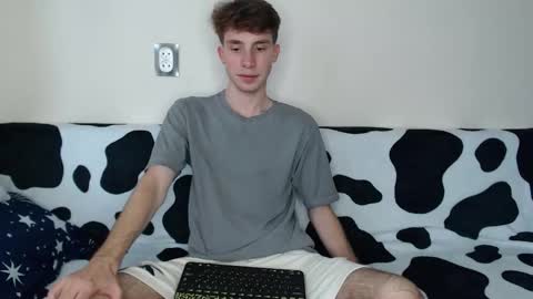 Snapshot of cute_brian chatting on 09-11-25, 10:04 Im Brian online show from 09-11-25, 10:04