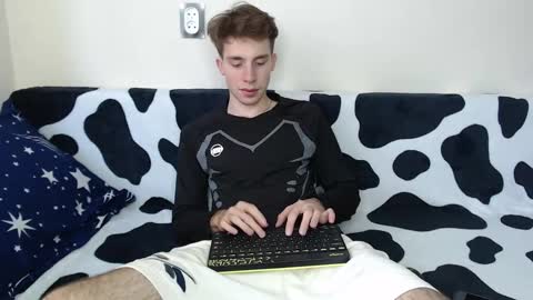 Snapshot of cute_brian chatting on 09-14-25, 09:52 Im Brian online show from 09-14-25, 09:52