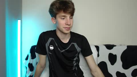 Snapshot of cute_brian chatting on 10-10-25, 02:16 Im Brian online show from 10-10-25, 02:16