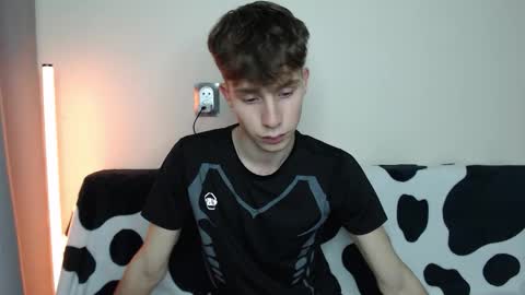 Snapshot of cute_brian chatting on 10-16-25, 06:09 Im Brian online show from 10-16-25, 06:09