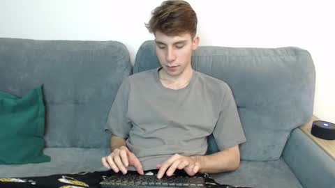 Snapshot of cute_brian chatting on 10-27-25, 03:49 Im Brian online show from 10-27-25, 03:49