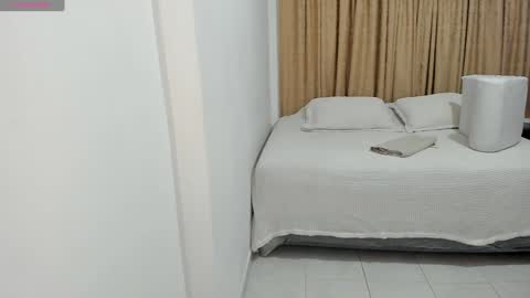 Snapshot of cute_brunett chatting on 01-01-25, 05:22 Sara online show from 01-01-25, 05:22