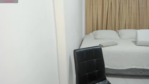 Snapshot of cute_brunett chatting on 01-08-25, 05:37 Sara online show from 01-08-25, 05:37