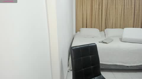 Snapshot of cute_brunett chatting on 01-09-25, 03:15 Sara online show from 01-09-25, 03:15
