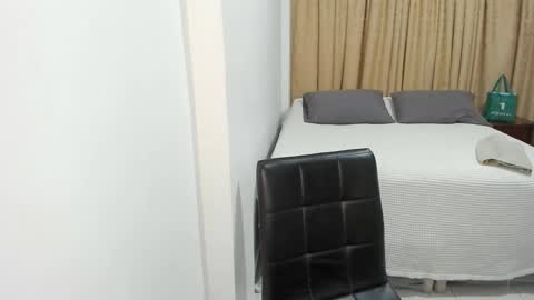 Snapshot of cute_brunett chatting on 02-14-25, 06:02 Sara online show from 02-14-25, 06:02