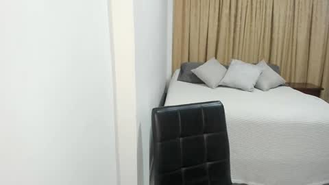 Snapshot of cute_brunett chatting on 02-25-25, 05:08 Sara online show from 02-25-25, 05:08