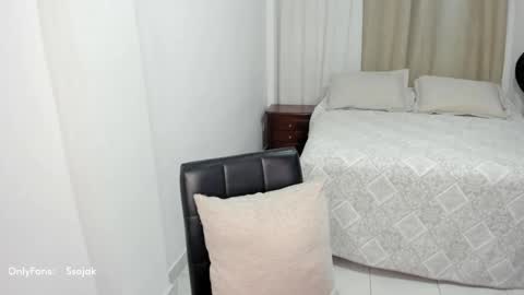Snapshot of cute_brunett chatting on 09-14-25, 03:27 Sara online show from 09-14-25, 03:27