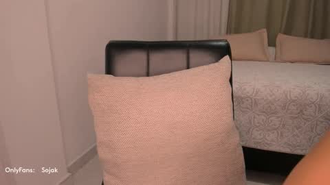 Snapshot of cute_brunett chatting on 09-28-25, 03:56 Sara online show from 09-28-25, 03:56