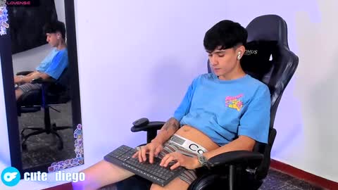 Snapshot of cute_diego_ chatting on 12-10-24, 11:19 Diego online show from 12-10-24, 11:19