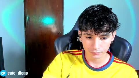 Snapshot of cute_diego_ chatting on 12-19-24, 11:03 Diego online show from 12-19-24, 11:03