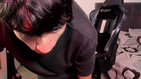 Snapshot of cute_diego_ chatting on 12-01-25, 11:10 Diego online show from 12-01-25, 11:10