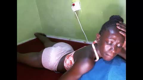 cute_doria online show from 10-27-25, 05:06