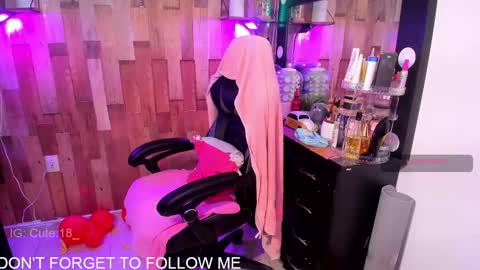    Independent Model online show from 11-10-25, 10:31