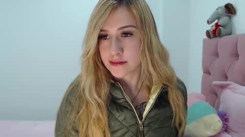 Snapshot of cute_isaa chatting on 02-02-25, 05:10 Isabella online show from 02-02-25, 05:10