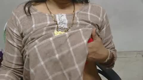 Snapshot of cute_kashmira99 chatting on 02-17-26, 04:13 kashmira online show from 02-17-26, 04:13