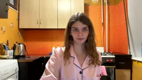 cute_kitte online show from 12-27-24, 12:18