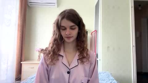 cute_kitte online show from 10-23-25, 10:14