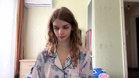 cute_kitte online show from 11-18-25, 09:58