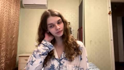 cute_kitte online show from 12-18-25, 07:09