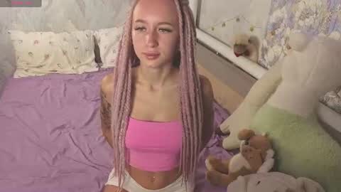 Snapshot of cute_luucy chatting on 08-05-26, 03:09 Luucy online show from 08-05-26, 03:09