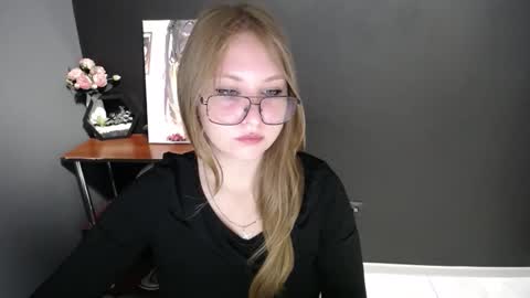 Veronica online show from 10-10-25, 07:07