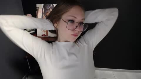 Veronica online show from 11-27-25, 07:43