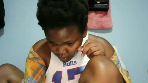 Snapshot of cute_roxie chatting on 10-05-25, 02:37 cute_roxie online show from 10-05-25, 02:37