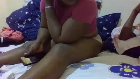 Snapshot of cute_sassy3 chatting on 10-23-25, 09:19 love online show from 10-23-25, 09:19