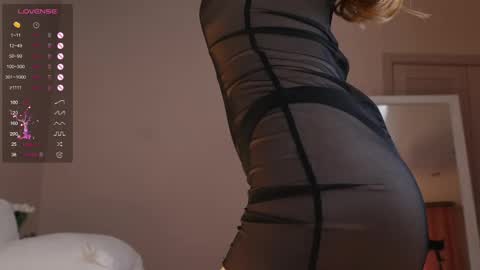 Snapshot of cute_shine chatting on 02-17-25, 08:09  Hey im Kristina Thank you for your support  online show from 02-17-25, 08:09